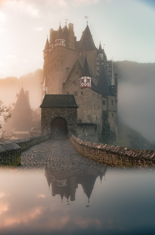 Best Fantasy Novels: Castle